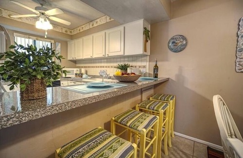 Bradenton Beach Condo | Runaway Bay 135 - Beach, Pool, gym and bay