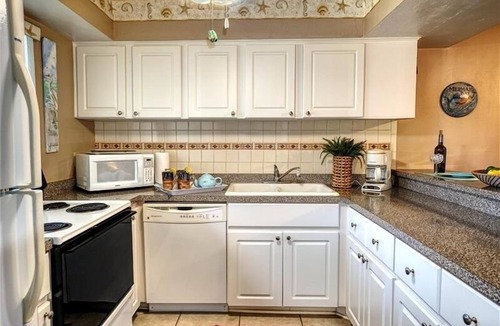Bradenton Beach Condo | Runaway Bay 135 - Beach, Pool, gym and bay