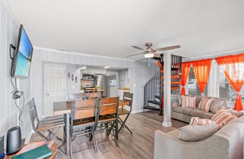 Crescent Beach House | Runaway Bay - 3rd Row - Beach House - Crescent Beach