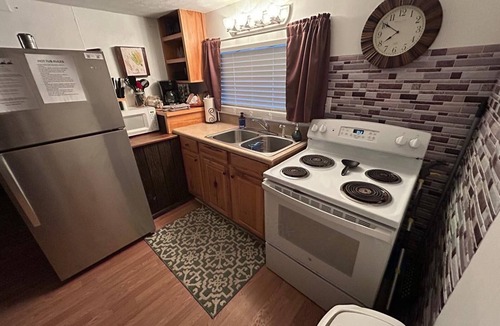 Dandridge Cabin | Rustic 2BR Fisherman’s Retreat on Douglas Lake!