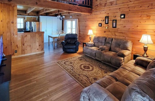 Sevierville Cottage | Rustic Cabin w/Screened Deck: 8 Mi to Dollywood