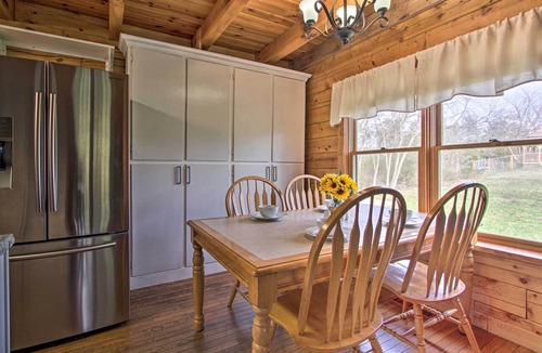 Sevierville Cottage | Rustic Cabin w/Screened Deck: 8 Mi to Dollywood