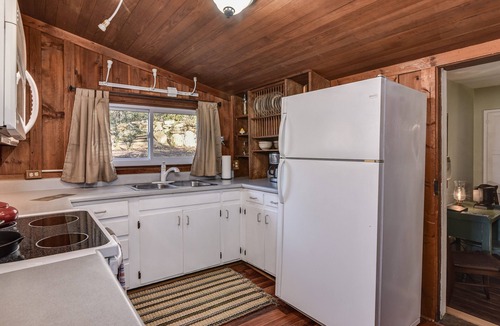 Weaverville Cabin | Rustic Elegance Minutes to Downtown : Privacy, Hot Tub & Mountain Views