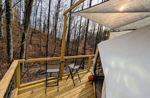 Mohawk RV Rental | Rustic Luxury Glamping in Bulls Gap, Tennessee