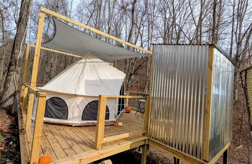 Mohawk RV Rental | Rustic Luxury Glamping in Bulls Gap, Tennessee