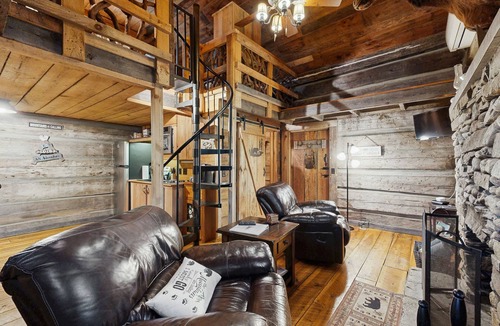 Hendersonville Cabin | Rustic Mountain Cabin with private gas grill and outdoor living space