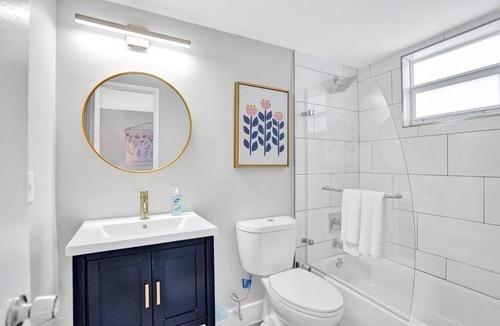Poinciana Park Apartment | Rustic Retreats Beachy 1BR for 4 guests in the heart of Fort Lauderdale