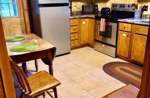 Old Town Cabin | Rustic Treehouse and Cabin Retreat Near the Suwannee River