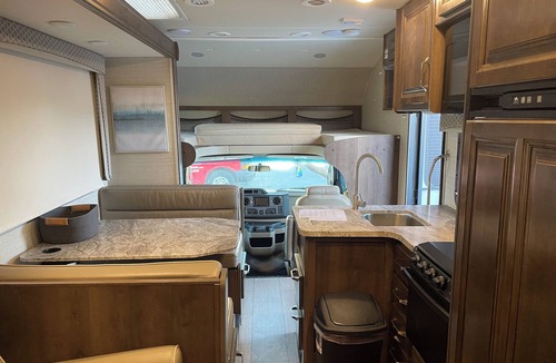 Watertown House | Rv on a charming farm, in the cedar trees