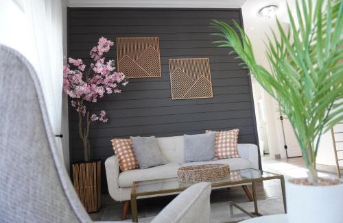 Crescent Beach House | SōLE #3-2BD 2BTH-1250sqft-Riverview-Quite