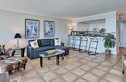 Villa Sabine Apartment | Sabine Yacht & Racquet #5E