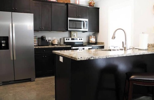 White Bluff House | Safe and Restful Luxury Townhome 30 min from Nashville
