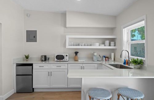 Parsuns To Cocoa Beach Apartment | Sailors Knot