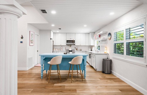 Jensen Beach House | Salt & Sand on Catamaran - Walk to River & Beach - Near Beach & Downtown