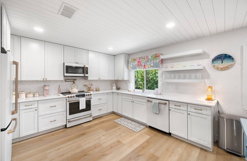 Jensen Beach House | Salt & Sand on Catamaran - Walk to River & Beach - Near Beach & Downtown