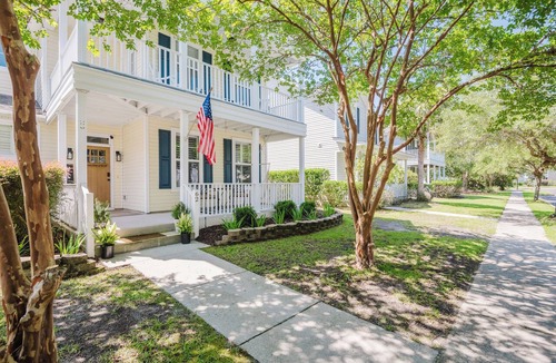 Bluffton House | Saltee Cove Coastal Getaway. 3 Bedroom Home in Old Town Bluffton
