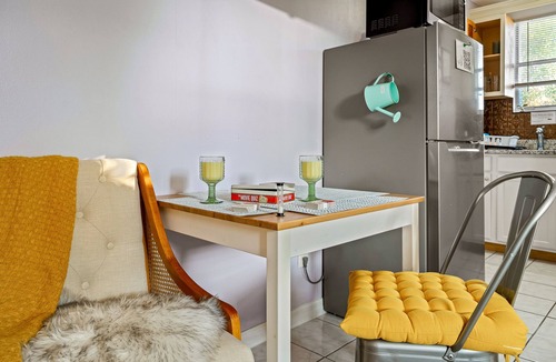 Southwest Apartment | Salthaus Suite B - Step out to Pool