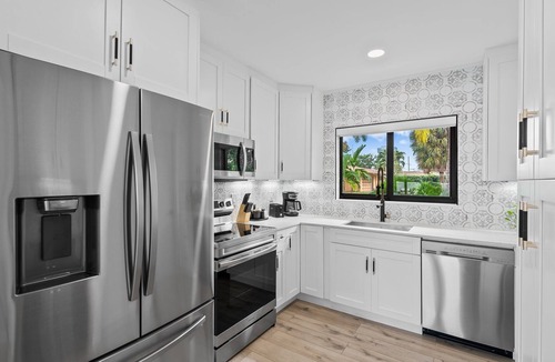 Hallandale Beach House | Saltwater Jacuzzi~Outstanding Location~Near Beach+Casino