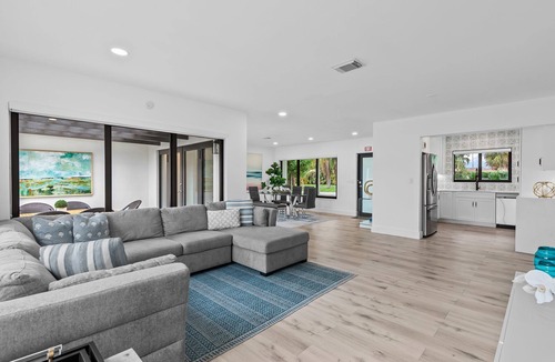 Hallandale Beach House | Saltwater Jacuzzi~Outstanding Location~Near Beach+Casino