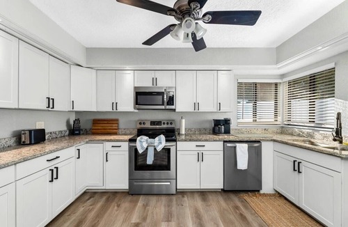 St. Petersburg - Clearwater House | Saltwater Pool + 5min to St Pete Beach