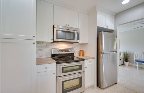 Caloosahatchee House | Saltwater Pool & Dog Friendly: ‘The Cape Escape’