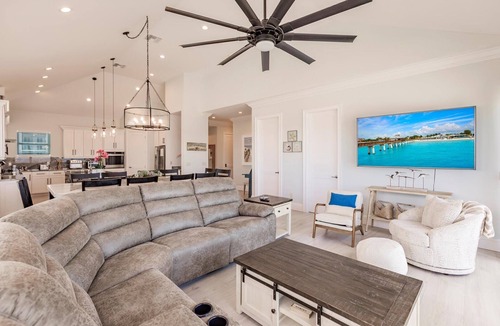 Fort Myers Beach Apartment | Sand Dollar View - Beachfront Luxury Living
