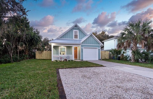 St. Augustine Beach Cottage | Sand Pail Beach Cottage 3/2.5 +loft & heated pool