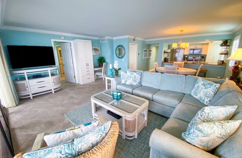 Punta Rassa Condo | Sanibel Harbour Resort Harbour Tower 717: Relaxation awaits you!