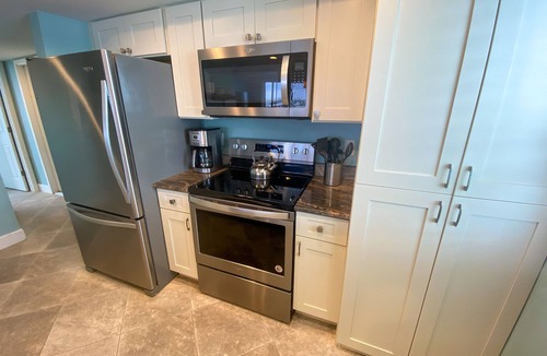 Punta Rassa Condo | Sanibel Harbour Resort Harbour Tower 717: Relaxation awaits you!