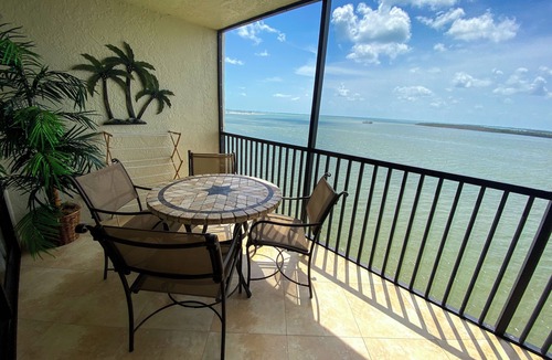 Punta Rassa Condo | Sanibel Harbour Resort Harbour Tower 716: Private beach, heated pool, and grill