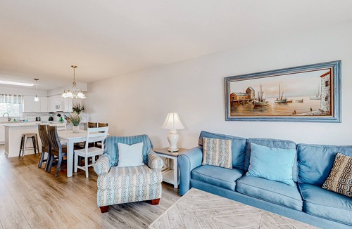 Santa Rosa Beach House | Santa Rosa retreat steps from private beach with pool & balcony