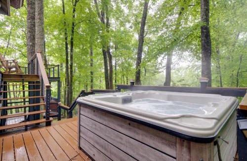 Sapphire House | Sapphire Valley Cabin w/Private Mountain Views!
