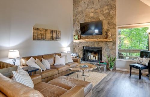 Sapphire House | Sapphire Valley Cabin w/Private Mountain Views!