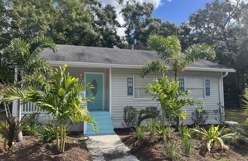 Bayou Oaks House | Sarasota Beach House themed designer cottage- sleeps 6 - pool- tropical oasis.