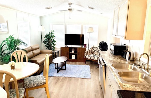 Braden River Cottage | Sarasota Resort Cottage · Heated Pools & Waterslide