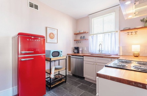 Thomas Square Apartment | Savannah Stay with Style 3BR, Walk to Everything!