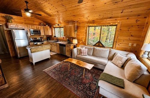 Frank House | scenic and romantic cabin- 20 min to Blowing Rock