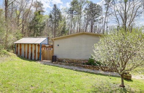Sevierville House | Scenic Hideaway in Sevierville: Hot Tub + Fire Pit