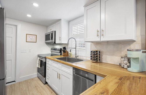 Atlantic Shores House | Schmidt's Creek Beach Cottage Lower unit pets welcome