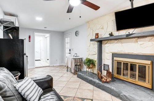 University Apartment | Screened Porch Tampa Studio 4 Mi to Busch Gardens