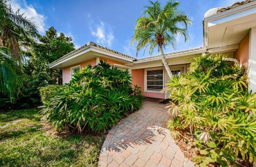 Carlouel House | Sea Breeze Beach House