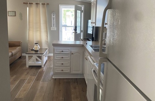 Bayshore Gardens Cottage | Sea Breeze Cottage
