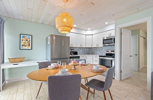 Siesta Key Village House | Sea Foam | Pet Friendly, Located in Siesta Key Village, Steps to Siesta Key Beach!