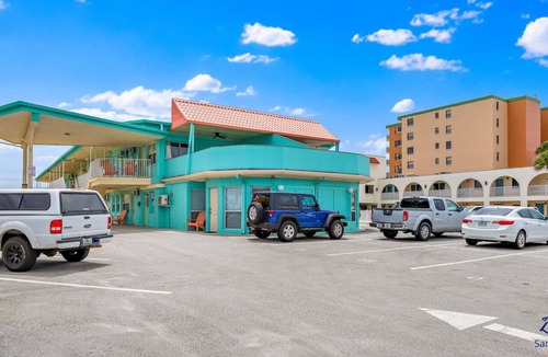 North Redington Beach Apartment | Sea Rocket 16: Second Floor Tranquility