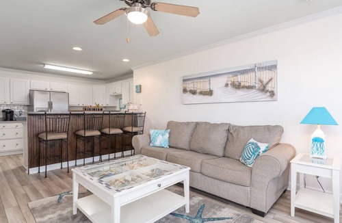 Long Beach Condo | Sea View: Condo with Community Pool, Close to Island Attractions