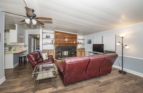 Crawfordville House | "Sea Ya" in Shell Point, FL - Boat Dock, Screened Porch, WiFi, Pets, Pool