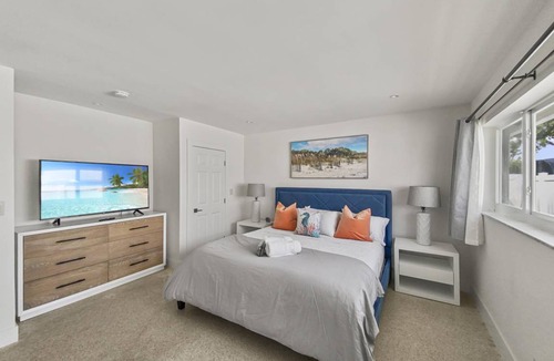 Fort Lauderdale Villa | Seahorse Villa 2, 2br/2ba home with dipping pool