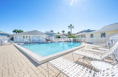 Surfcrest Village House | Seashell House 4BR Family & Pet Friendly Beach Home