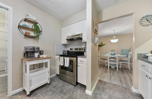Jacksonville Beach Villa | Seashell Retreat/Stylish & Spacious/1 Blk to Beach