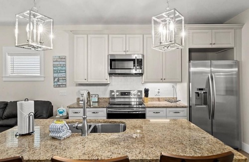 El Centro Beach House | Seaside Elegance: Luxury Retreat w/Golfcart